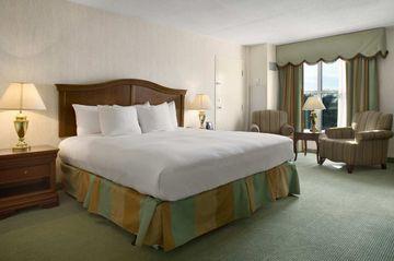 Doubletree By Hilton Airport