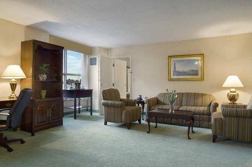 Doubletree By Hilton Airport Hotel 4*